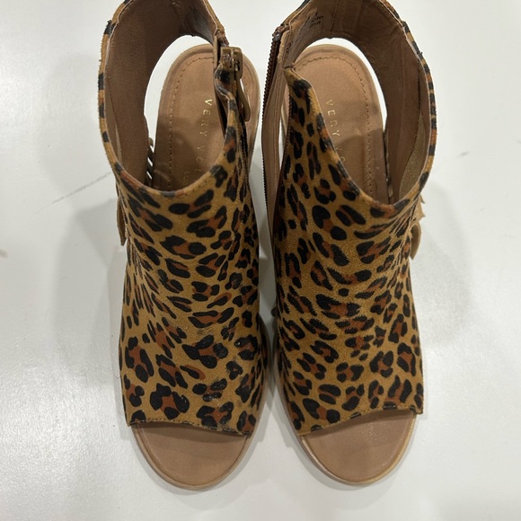 Very Volatile leopard print heels with fringe- size 8 - Picture 2 of 6